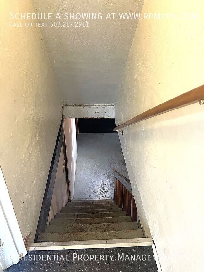 Building Photo - 214 NE Bryant St