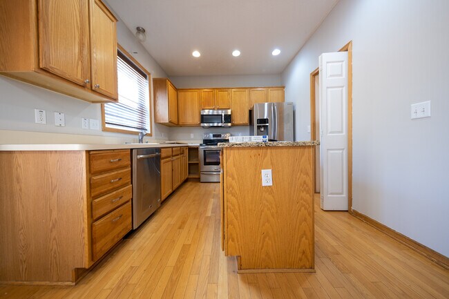 Building Photo - 12101 Waconia Cir NE