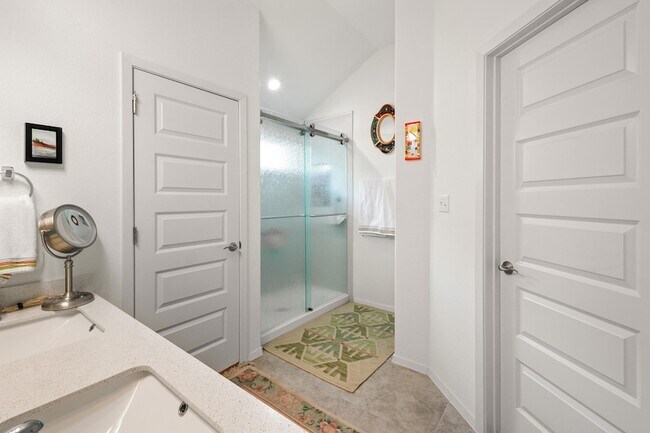 Building Photo - 128 Riverhill Dr