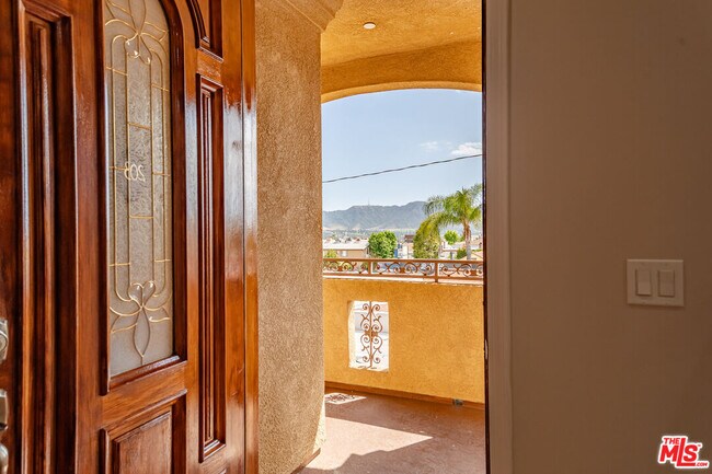 Building Photo - 421 E Santa Anita Ave