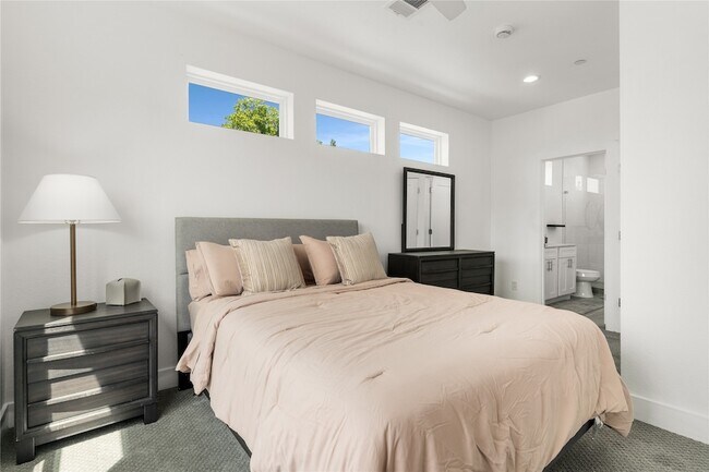 Building Photo - 4223 Delano Pl