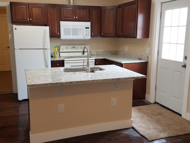 Building Photo - 32 N 9th Ave