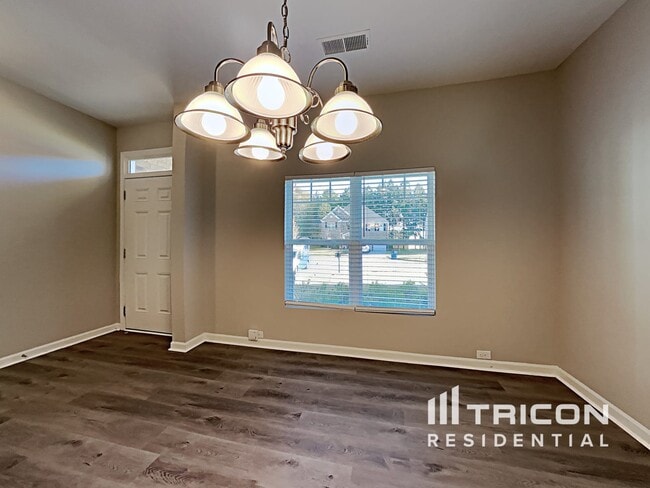 Building Photo - 3650 Lebella Ln