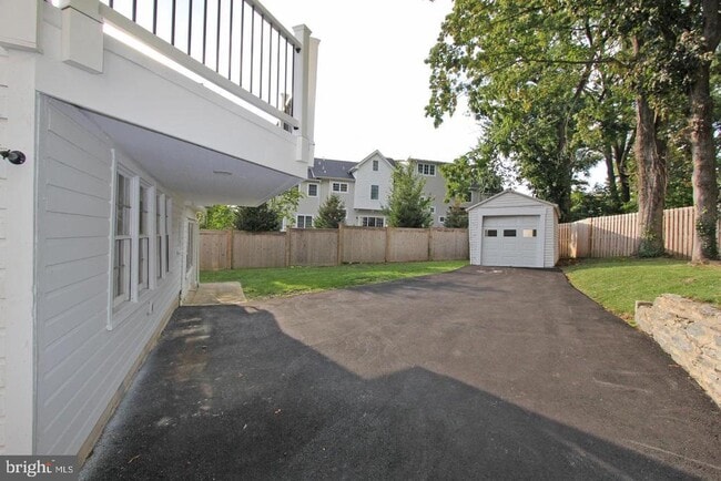 Building Photo - 233 E Montgomery Ave