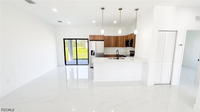 Building Photo - 723 Bering Ave S
