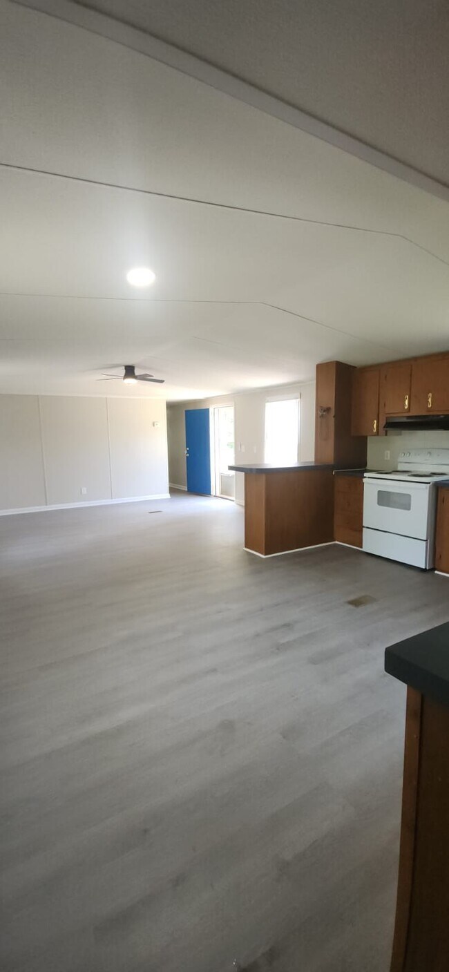 Building Photo - 19 Whispering Pines Cir