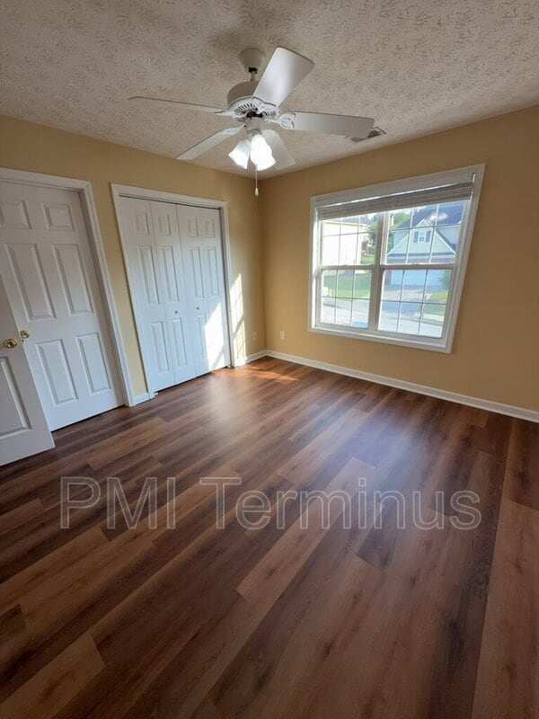 Building Photo - 6122 Farmwood Way SE