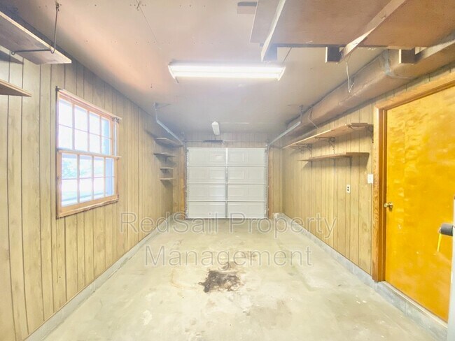 Building Photo - 137 Tanglewood Dr