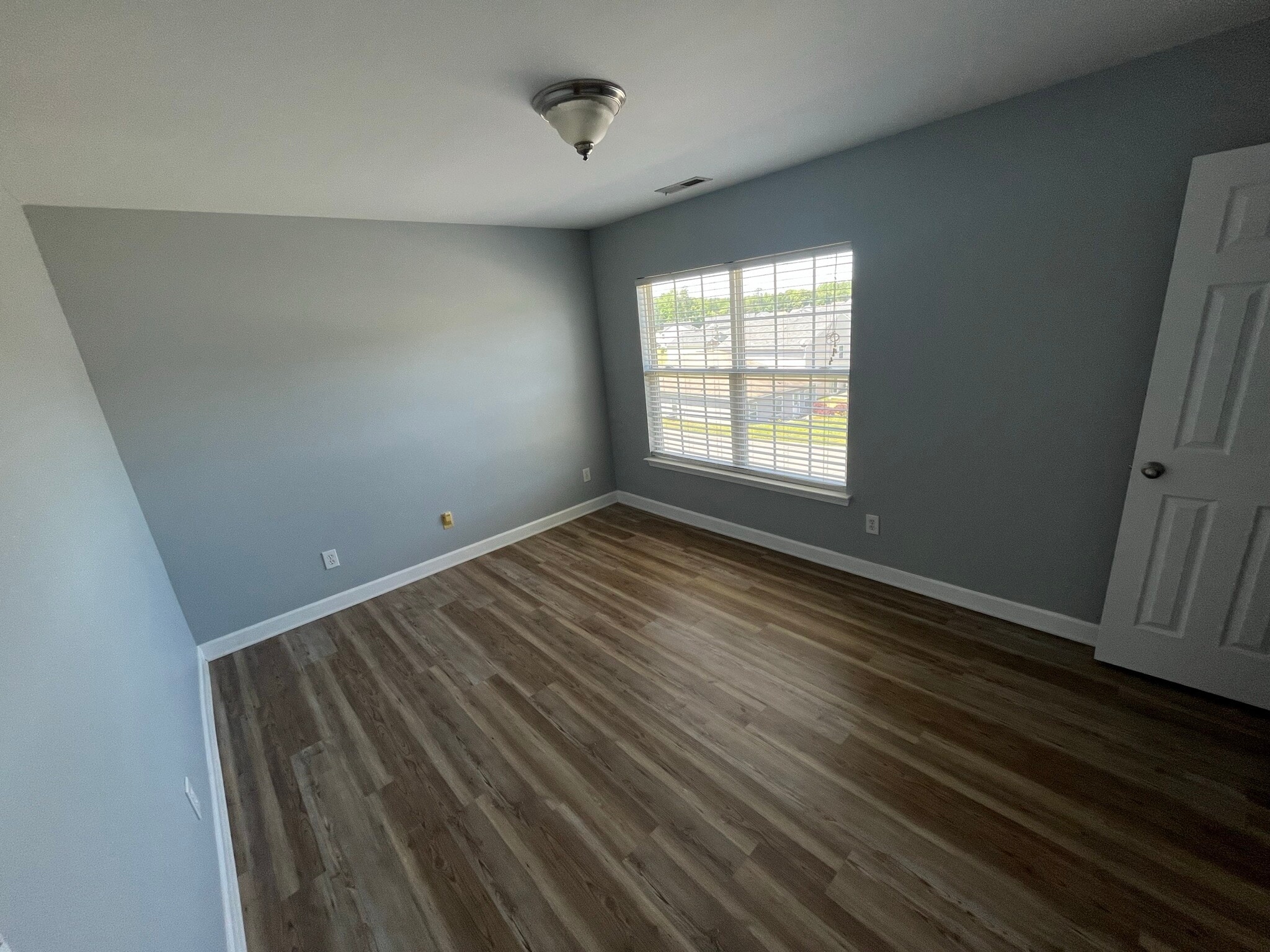 Building Photo - 913 Redford Ln