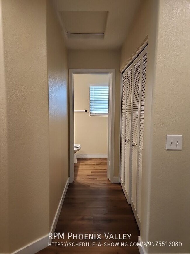 Building Photo - 2533 N Silverado-