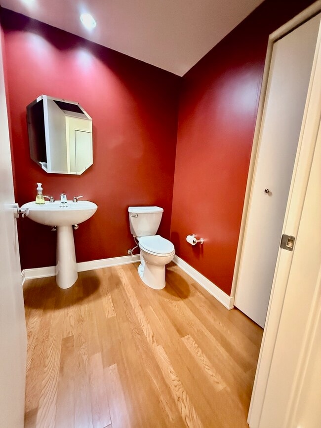Building Photo - 130 N Garland Ct