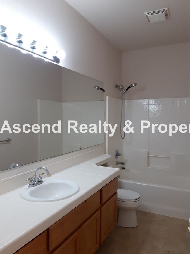 Building Photo - Lower Price! Available Now 4 Bed w/Bed & Full Bath on Main, Solar Panels, Yard Care Included