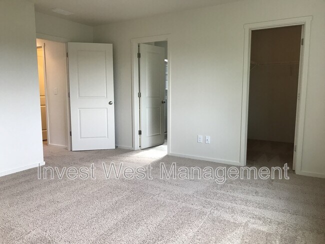 Building Photo - 13114 NE 56th Cir