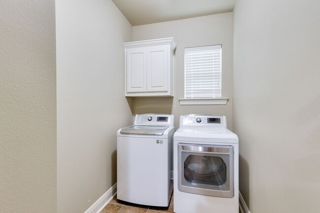 Building Photo - RENTAL HOME IN YOUNGSVILLE!