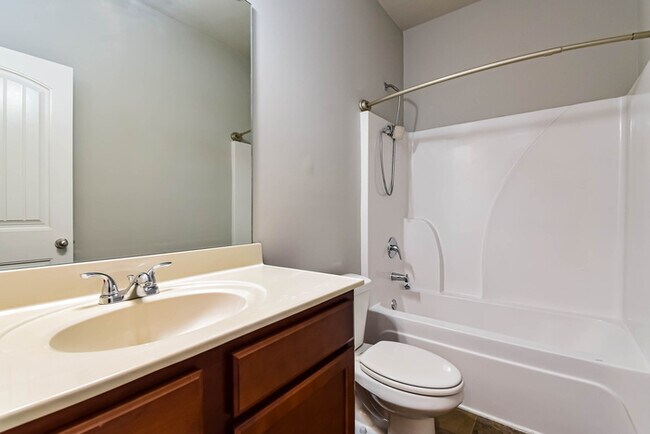 Building Photo - Spacious 4-Bedroom Fairburn Home