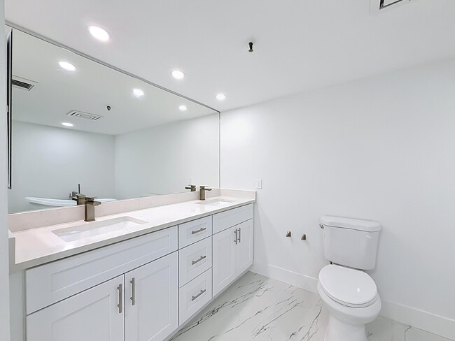Building Photo - 2480 Presidential Way