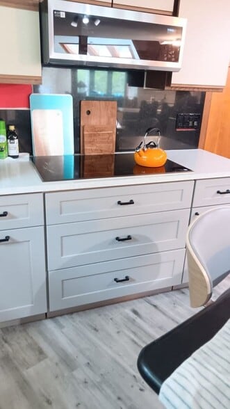 Building Photo - 8694 Pioneer Rd