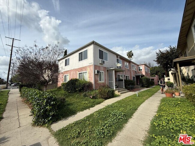 Building Photo - 13233 Oxnard St