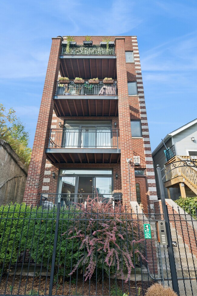 Building Photo - 416 N Ada St