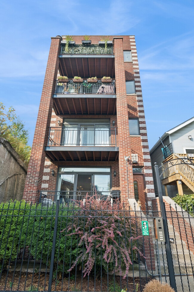Primary Photo - 416 N Ada St