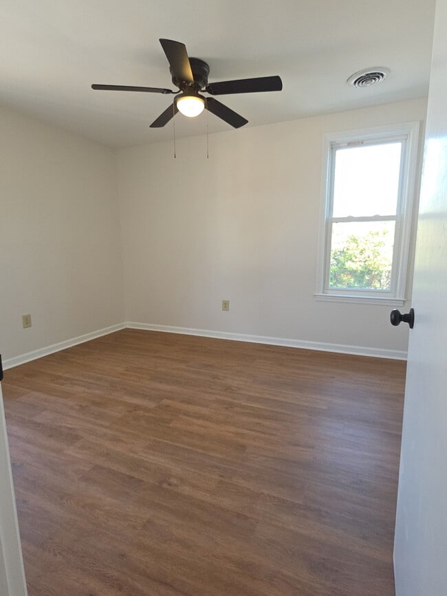 Building Photo - 411 W Cheves St