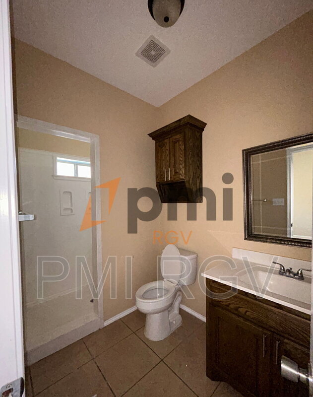 Building Photo - 2708 W Primrose Ave