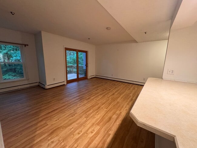 Building Photo - Spacious 3-Bedroom Condo in Lebanon, NH