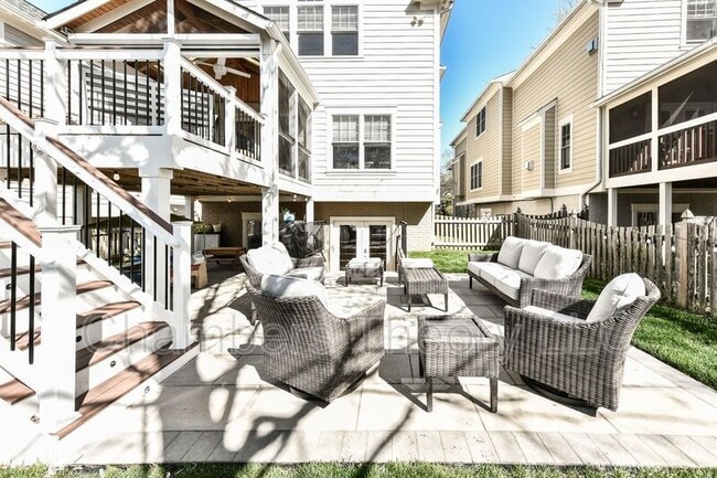 Building Photo - 306A Pine St