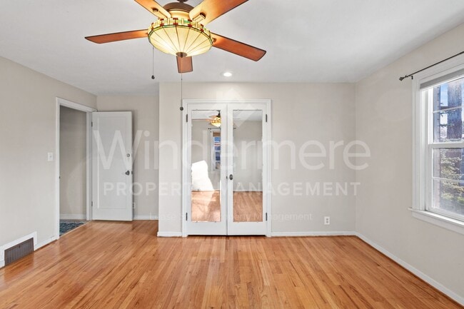 Building Photo - South Hill Charm