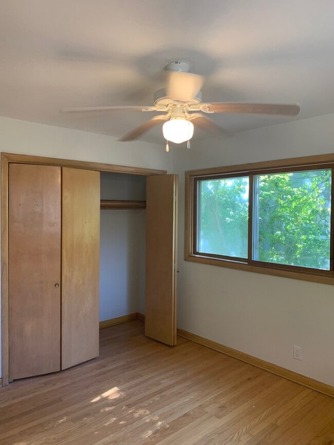 Building Photo - 454 E Fox Dale Ct
