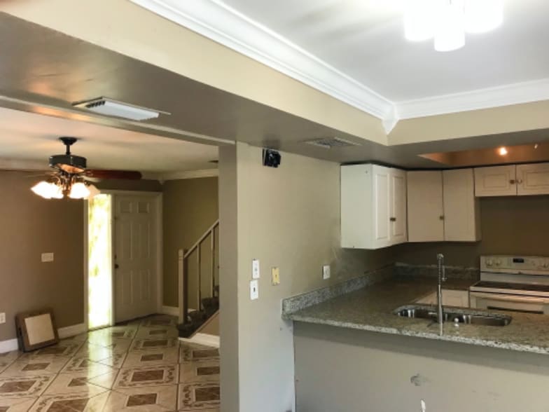 Building Photo - 4911 Catalina Dr