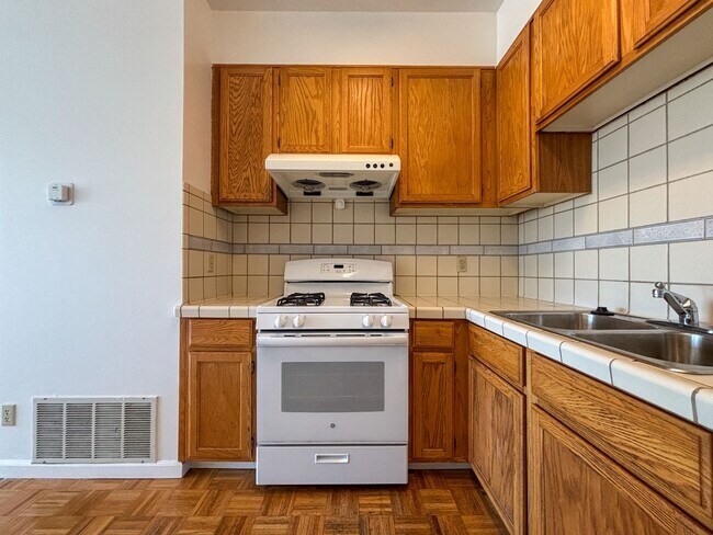 Building Photo - 749-749 Taraval St