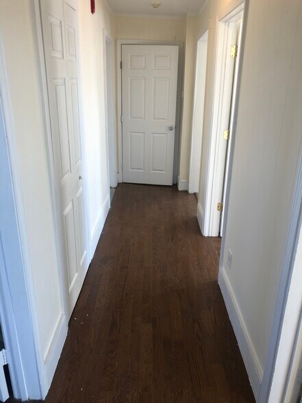 Building Photo - 70 Linden St