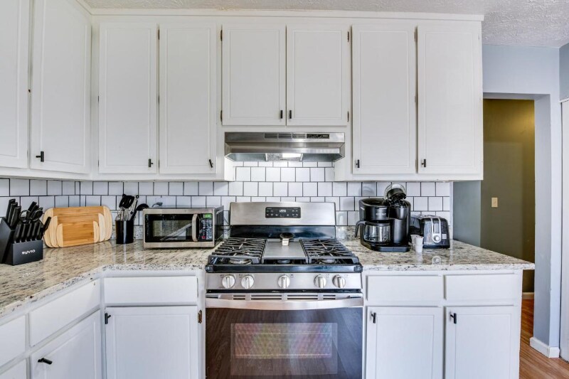 Building Photo - 1735 Nutmeg St