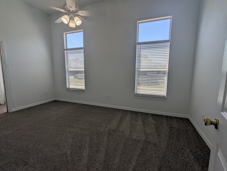 Building Photo - 132 Devon Cir
