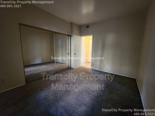 Building Photo - 930 N Mesa Dr