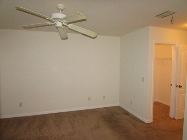 Building Photo - 1623 Oak Ave