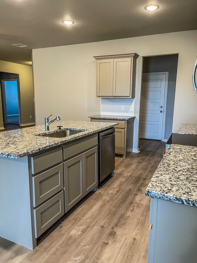 Building Photo - 4 bed 2 bath 2 car garage Frenship ISD!