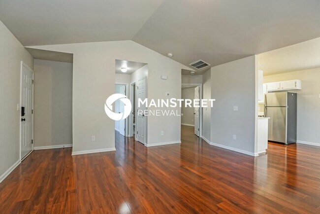 Building Photo - 3 Bedroom Pet-Friendly Home in Charlotte, NC with Main Street Renewal