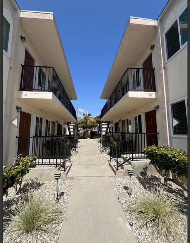 Building Photo - One Bedroom Apartment, Downtown Ventura