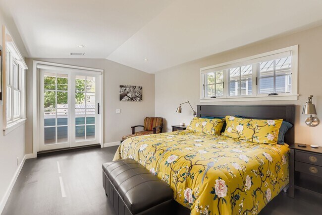 Building Photo - Beautiful Fully Furnished New Build in New...