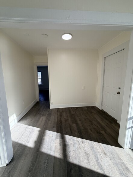 Front Entrance - 574 W Main St