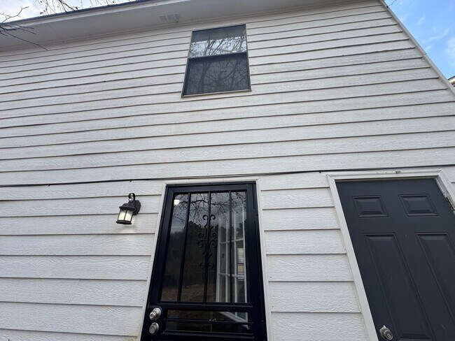 Building Photo - 3546 Christine Rd