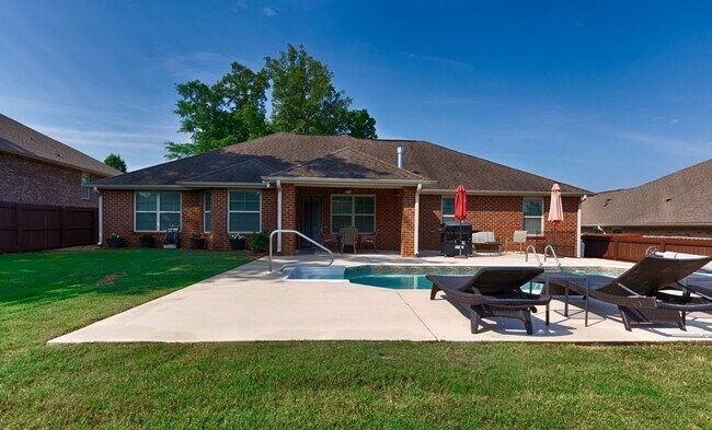 Building Photo - 2805 Slate Dr SW