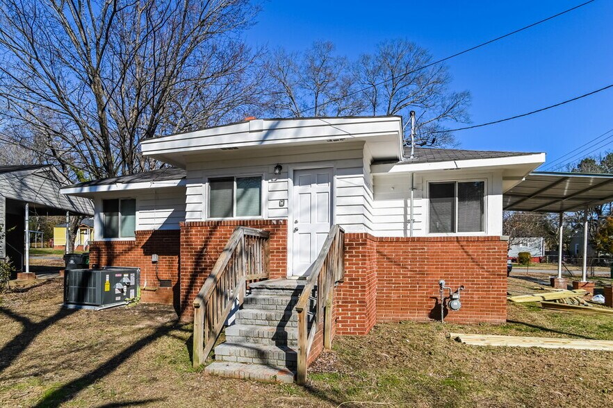 Building Photo - 2751 Catalina Ave