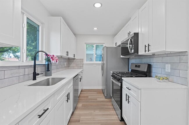 Building Photo - 711 Santa Rosa Dr