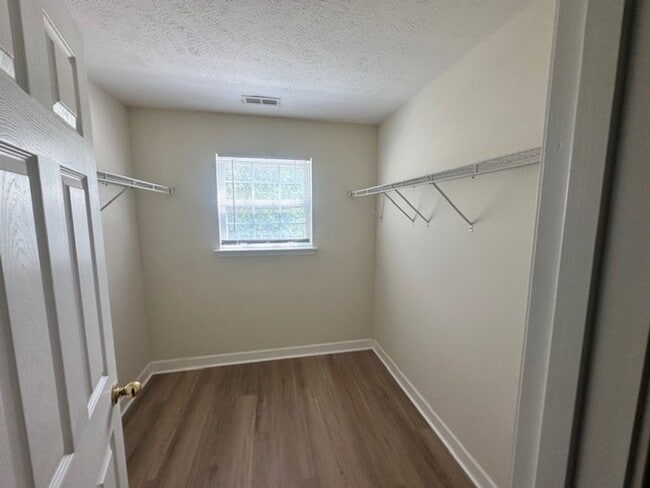 Building Photo - Beautiful renovated home in Hermitage