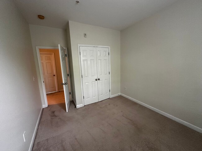 Building Photo - Market Common Townhome