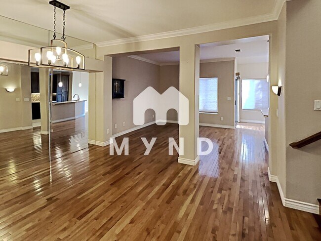 Building Photo - 5117 Renaissance Ave Unit C