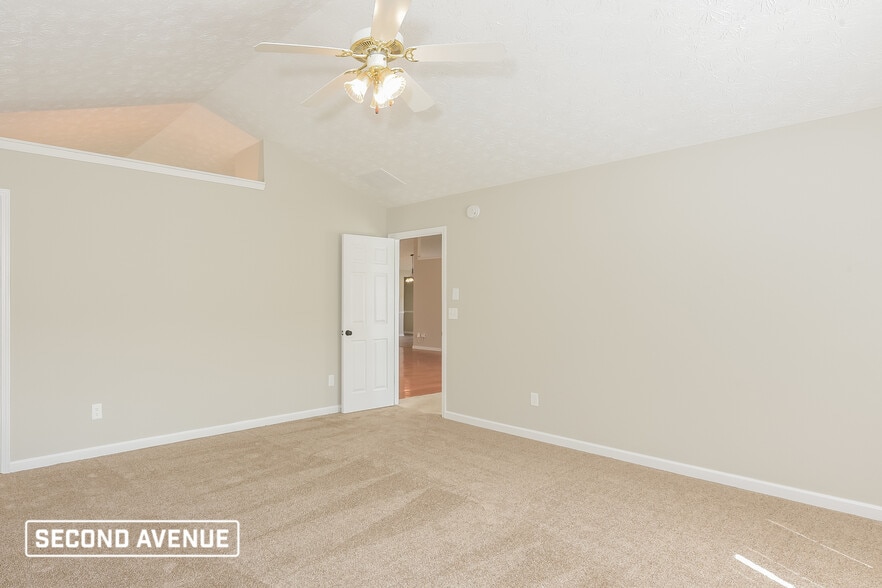 Building Photo - 2725 Lenora Springs Dr
